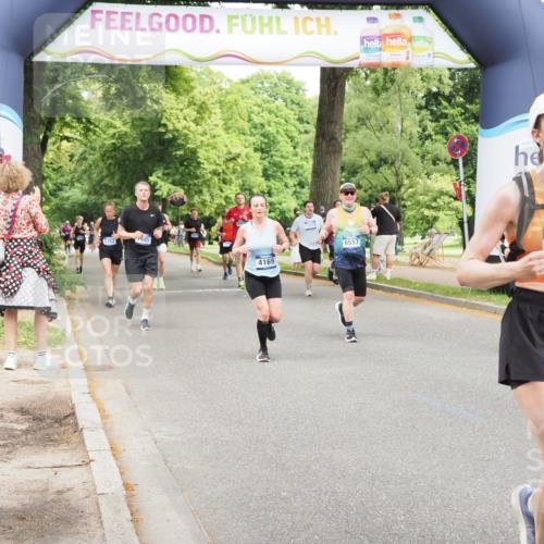 29.06.2025 - hella hamburg halbmarathon MichiJ http://msf.ph/oto/8266559 29.06.2025 10:54:38 Zwischen KM18-KM19 1079, 1367, 2964, 4169, 5363, 5762, 6517, 11088, 15945, 16824, 17062 meine-sportfotos.de