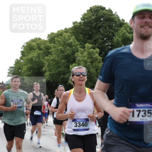 29.06.2025 - hella hamburg halbmarathon Jannik Wohlers http://msf.ph/oto/8266560 29.06.2025 10:33:31 Lombardsbrücke 1189, 1275, 1417, 1705, 1787, 1896, 2482, 2526, 3264, 3340, 3345, 4479, 4696, 4807, 4942, 5557, 5561, 5566, 5584, 5691, 5821, 5822, 5887, 6364, 6515, 6516, 6956, 7027, 7565, 8202, 8277, 8375, 8377, 8383, 8401, 9094, 9875, 9995, 10007, 10071, 10561, 10800, 11092, 11111, 11237, 11338, 11642, 12330, 12562, 12835, 13401, 13485, 13535, 13741, 13853, 13934, 14032, 14873, 15792, 15845, 17440, 17953, 19145, 19164 meine-sportfotos.de