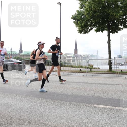 29.06.2025 - hella hamburg halbmarathon Lena Gebhardt http://msf.ph/oto/8266578 29.06.2025 10:34:44 Lombardsbrücke 1025, 1672, 2023, 2355, 2412, 2464, 2510, 2511, 2801, 3130, 3420, 4540, 4824, 4826, 4884, 5453, 5609, 6034, 6105, 6171, 6310, 6329, 6335, 6379, 6397, 6571, 6574, 6843, 7020, 7299, 7386, 7644, 7733, 8369, 8705, 8793, 8965, 9122, 9164, 9248, 9379, 9448, 9514, 10335, 10464, 10564, 10606, 10674, 11122, 11245, 11646, 11872, 12019, 12164, 12236, 12382, 12764, 13957, 15477, 16238, 16311, 16390, 16682, 16919, 17230, 18158, 18941 meine-sportfotos.de