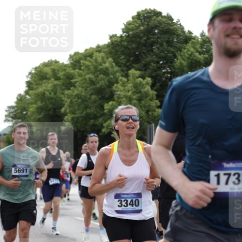 29.06.2025 - hella hamburg halbmarathon Jannik Wohlers http://msf.ph/oto/8266589 29.06.2025 10:33:31 Lombardsbrücke 1189, 1275, 1417, 1705, 1787, 1896, 2482, 2526, 3264, 3340, 3345, 4479, 4696, 4807, 4942, 5557, 5561, 5566, 5584, 5691, 5821, 5822, 5887, 6364, 6515, 6516, 6956, 7027, 7565, 8202, 8277, 8375, 8377, 8383, 8401, 9094, 9875, 9995, 10007, 10071, 10561, 10800, 11092, 11111, 11237, 11338, 11642, 12330, 12562, 12835, 13401, 13485, 13535, 13741, 13853, 13934, 14032, 14873, 15792, 15845, 17440, 17953, 19145, 19164 meine-sportfotos.de