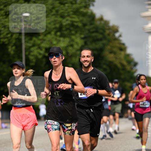 29.06.2025 - hella hamburg halbmarathon Dr. Thomas Lammeyer http://msf.ph/oto/8266593 29.06.2025 10:14:56 Kennedybrücke 1548, 1781, 2868, 4287, 5182, 5440, 5653, 5806, 8171, 8561, 8807, 8810, 10196, 11149 meine-sportfotos.de