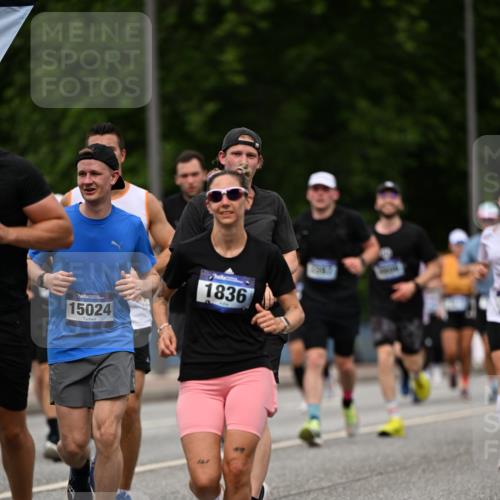 29.06.2025 - hella hamburg halbmarathon Dr. Thomas Lammeyer http://msf.ph/oto/8266620 29.06.2025 10:35:37 Kennedybrücke 1097, 1547, 1844, 2831, 2832, 3281, 3396, 3424, 3571, 3681, 4877, 4953, 5165, 5350, 5846, 5965, 6078, 6160, 6573, 6640, 7120, 8806, 8812, 8941, 9078, 9104, 9183, 9883, 10148, 10240, 10435, 10586, 10653, 11178 meine-sportfotos.de
