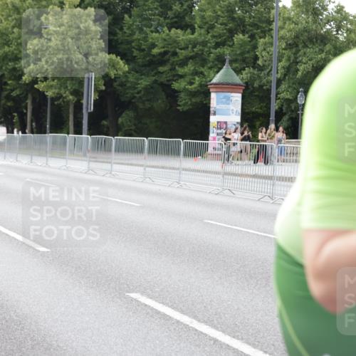 29.06.2025 - hella hamburg halbmarathon Jannik Wohlers http://msf.ph/oto/8266671 29.06.2025 08:50:45 Lombardsbrücke  meine-sportfotos.de