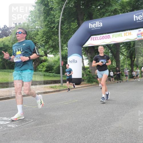 29.06.2025 - hella hamburg halbmarathon KatJ http://msf.ph/oto/8266675 29.06.2025 10:39:12 Zwischen KM18-KM19 2397, 2636, 2818, 4967, 6286 meine-sportfotos.de
