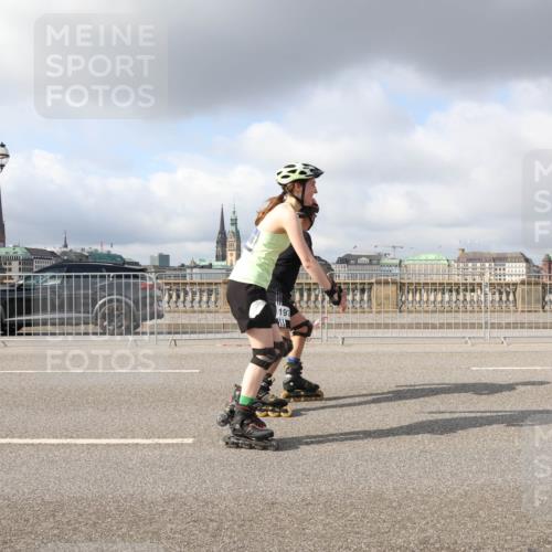 29.06.2025 - hella hamburg halbmarathon Lena Gebhardt http://msf.ph/oto/8266677 29.06.2025 09:04:35 Lombardsbrücke  meine-sportfotos.de