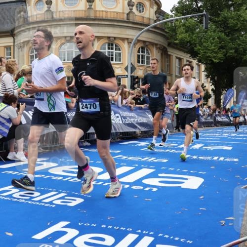 29.06.2025 - hella hamburg halbmarathon Strokosch-Dieckow http://msf.ph/oto/8266688 29.06.2025 10:45:24 Ziel 1697, 2367, 2415, 2470, 3186, 5706, 6831, 9105, 11469, 12277, 12643, 14062, 14703, 16725, 17499, 18407, 18638 meine-sportfotos.de