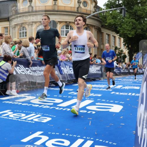 29.06.2025 - hella hamburg halbmarathon Strokosch-Dieckow http://msf.ph/oto/8266726 29.06.2025 10:45:24 Ziel 1697, 2367, 2415, 2470, 3186, 5706, 6831, 9105, 11469, 12277, 12643, 14062, 14703, 16725, 17499, 18407, 18638 meine-sportfotos.de