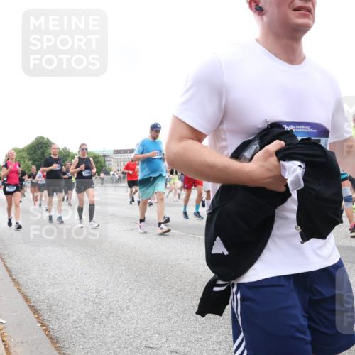29.06.2025 - hella hamburg halbmarathon Lena Gebhardt http://msf.ph/oto/8266739 29.06.2025 10:46:14 Lombardsbrücke 1004, 1100, 1104, 1421, 1426, 1429, 1465, 1532, 1555, 1608, 1837, 1854, 1867, 1868, 1983, 2398, 2423, 2500, 2522, 2697, 2773, 2813, 2951, 2954, 2965, 3410, 4104, 4119, 4223, 4317, 4448, 4572, 5635, 5697, 5703, 5769, 5770, 5854, 5892, 6068, 6133, 6333, 6392, 6623, 7268, 7303, 7356, 7364, 7368, 7374, 7605, 7894, 7960, 7983, 8047, 8700, 9120, 9121, 9129, 9337, 9426, 9445, 10153, 10327, 10329, 10367, 10511, 11358, 11361, 11876, 11910, 12298, 12333, 12507, 12522 meine-sportfotos.de