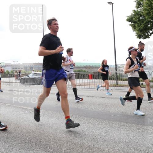 29.06.2025 - hella hamburg halbmarathon Lena Gebhardt http://msf.ph/oto/8266744 29.06.2025 10:34:44 Lombardsbrücke 1025, 1672, 2023, 2355, 2412, 2464, 2510, 2511, 2801, 3130, 3420, 4540, 4824, 4826, 4884, 5453, 5609, 6034, 6105, 6171, 6310, 6329, 6335, 6379, 6397, 6571, 6574, 6843, 7020, 7299, 7386, 7644, 7733, 8369, 8705, 8793, 8965, 9122, 9164, 9248, 9379, 9448, 9514, 10335, 10464, 10564, 10606, 10674, 11122, 11245, 11646, 11872, 12019, 12164, 12236, 12382, 12764, 13957, 15477, 16238, 16311, 16390, 16682, 16919, 17230, 18158, 18941 meine-sportfotos.de