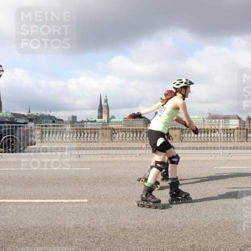 29.06.2025 - hella hamburg halbmarathon Lena Gebhardt http://msf.ph/oto/8266754 29.06.2025 09:04:35 Lombardsbrücke  meine-sportfotos.de