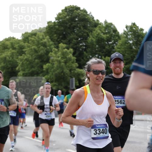 29.06.2025 - hella hamburg halbmarathon Jannik Wohlers http://msf.ph/oto/8266762 29.06.2025 10:33:32 Lombardsbrücke 1189, 1275, 1417, 1705, 1787, 1896, 2265, 2482, 2496, 2526, 3264, 3340, 3345, 3829, 4479, 4696, 4807, 4942, 5557, 5561, 5566, 5584, 5691, 5821, 5822, 5887, 6364, 6515, 6516, 6956, 7027, 7565, 8202, 8277, 8375, 8377, 8383, 8401, 9094, 9875, 9995, 10007, 10071, 10561, 10800, 11092, 11111, 11237, 11338, 11432, 11642, 12330, 12562, 12835, 13401, 13485, 13535, 13741, 13853, 13934, 14032, 14058, 14873, 15792, 15845, 17440, 17953, 19145, 19164 meine-sportfotos.de
