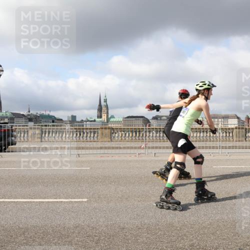 29.06.2025 - hella hamburg halbmarathon Lena Gebhardt http://msf.ph/oto/8266810 29.06.2025 09:04:35 Lombardsbrücke  meine-sportfotos.de