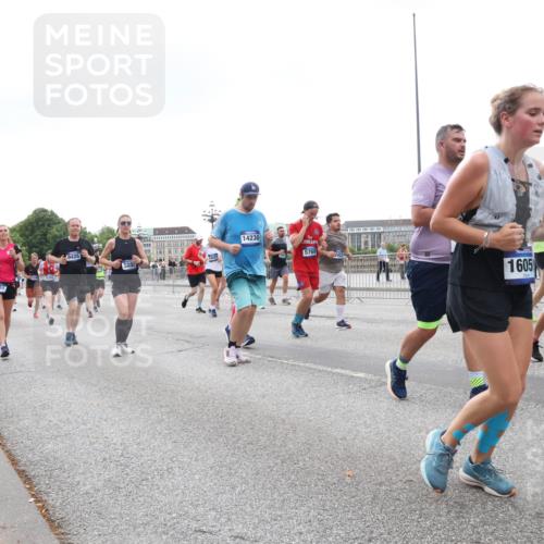 29.06.2025 - hella hamburg halbmarathon Lena Gebhardt http://msf.ph/oto/8266826 29.06.2025 10:46:14 Lombardsbrücke 1004, 1100, 1104, 1421, 1426, 1429, 1465, 1532, 1555, 1608, 1837, 1854, 1867, 1868, 1983, 2398, 2423, 2500, 2522, 2697, 2773, 2813, 2951, 2954, 2965, 3410, 4104, 4119, 4223, 4317, 4448, 4572, 5635, 5697, 5703, 5769, 5770, 5854, 5892, 6068, 6133, 6333, 6392, 6623, 7268, 7303, 7356, 7364, 7368, 7374, 7605, 7894, 7960, 7983, 8047, 8700, 9120, 9121, 9129, 9337, 9426, 9445, 10153, 10327, 10329, 10367, 10511, 11358, 11361, 11876, 11910, 12298, 12333, 12507, 12522 meine-sportfotos.de
