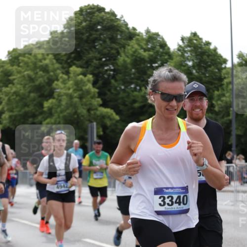 29.06.2025 - hella hamburg halbmarathon Jannik Wohlers http://msf.ph/oto/8266867 29.06.2025 10:33:32 Lombardsbrücke 1189, 1275, 1417, 1705, 1787, 1896, 2265, 2482, 2496, 2526, 3264, 3340, 3345, 3829, 4479, 4696, 4807, 4942, 5557, 5561, 5566, 5584, 5691, 5821, 5822, 5887, 6364, 6515, 6516, 6956, 7027, 7565, 8202, 8277, 8375, 8377, 8383, 8401, 9094, 9875, 9995, 10007, 10071, 10561, 10800, 11092, 11111, 11237, 11338, 11432, 11642, 12330, 12562, 12835, 13401, 13485, 13535, 13741, 13853, 13934, 14032, 14058, 14873, 15792, 15845, 17440, 17953, 19145, 19164 meine-sportfotos.de