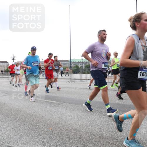 29.06.2025 - hella hamburg halbmarathon Lena Gebhardt http://msf.ph/oto/8266921 29.06.2025 10:46:14 Lombardsbrücke 1004, 1100, 1104, 1421, 1426, 1429, 1465, 1532, 1555, 1608, 1837, 1854, 1867, 1868, 1983, 2398, 2423, 2500, 2522, 2697, 2773, 2813, 2951, 2954, 2965, 3410, 4104, 4119, 4223, 4317, 4448, 4572, 5635, 5697, 5703, 5769, 5770, 5854, 5892, 6068, 6133, 6333, 6392, 6623, 7268, 7303, 7356, 7364, 7368, 7374, 7605, 7894, 7960, 7983, 8047, 8700, 9120, 9121, 9129, 9337, 9426, 9445, 10153, 10327, 10329, 10367, 10511, 11358, 11361, 11876, 11910, 12298, 12333, 12507, 12522 meine-sportfotos.de