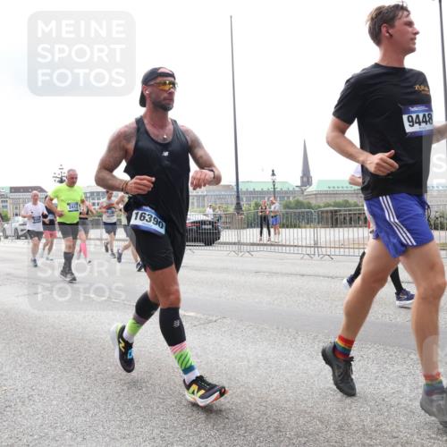 29.06.2025 - hella hamburg halbmarathon Lena Gebhardt http://msf.ph/oto/8266977 29.06.2025 10:34:45 Lombardsbrücke 1025, 1672, 2023, 2355, 2412, 2464, 2510, 2511, 2801, 3130, 3420, 4540, 4824, 4826, 4884, 5453, 5609, 6034, 6105, 6171, 6310, 6329, 6335, 6379, 6397, 6571, 6574, 6843, 7020, 7299, 7386, 7644, 7733, 8369, 8705, 8793, 8965, 9122, 9164, 9248, 9379, 9448, 9514, 10335, 10358, 10464, 10564, 10606, 10674, 11122, 11245, 11646, 11872, 12019, 12164, 12236, 12382, 12764, 13957, 15477, 16238, 16311, 16390, 16682, 16919, 17230, 18158, 18941 meine-sportfotos.de