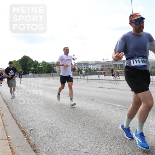 29.06.2025 - hella hamburg halbmarathon Lena Gebhardt http://msf.ph/oto/8267023 29.06.2025 10:11:14 Lombardsbrücke 1166, 1186, 1723, 1781, 2868, 3837, 4287, 5254, 5653, 7271, 7370, 8171, 8206, 8207, 8368, 8561, 9119, 9169, 9829, 10196, 10372, 11149, 11755, 12286, 12426, 12556, 12571, 12790, 12836, 13588, 13594, 13603, 14022, 14149, 14270, 15009, 15214, 15252, 15797, 15908, 16383, 16808, 17142, 17500, 17787, 18382, 19172, 19241 meine-sportfotos.de