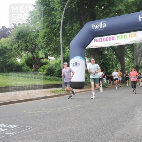 29.06.2025 - hella hamburg halbmarathon KatJ http://msf.ph/oto/8267070 29.06.2025 10:39:18 Zwischen KM18-KM19 1098, 2818, 7409, 8139 meine-sportfotos.de