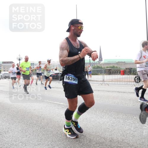 29.06.2025 - hella hamburg halbmarathon Lena Gebhardt http://msf.ph/oto/8267073 29.06.2025 10:34:45 Lombardsbrücke 1025, 1672, 2023, 2355, 2412, 2464, 2510, 2511, 2801, 3130, 3420, 4540, 4824, 4826, 4884, 5453, 5609, 6034, 6105, 6171, 6310, 6329, 6335, 6379, 6397, 6571, 6574, 6843, 7020, 7299, 7386, 7644, 7733, 8369, 8705, 8793, 8965, 9122, 9164, 9248, 9379, 9448, 9514, 10335, 10358, 10464, 10564, 10606, 10674, 11122, 11245, 11646, 11872, 12019, 12164, 12236, 12382, 12764, 13957, 15477, 16238, 16311, 16390, 16682, 16919, 17230, 18158, 18941 meine-sportfotos.de