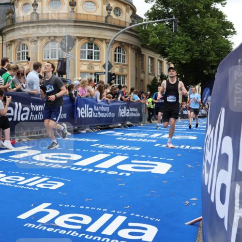 29.06.2025 - hella hamburg halbmarathon Strokosch-Dieckow http://msf.ph/oto/8267086 29.06.2025 10:45:34 Ziel 2138, 2415, 5623, 6071, 6711, 6831, 8374, 8668, 11291, 11495, 12154, 14062, 14764, 15666, 16725, 17674, 18862, 18878 meine-sportfotos.de