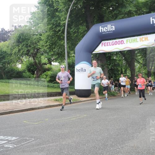 29.06.2025 - hella hamburg halbmarathon KatJ http://msf.ph/oto/8267104 29.06.2025 10:39:19 Zwischen KM18-KM19 1098, 7409, 8139 meine-sportfotos.de