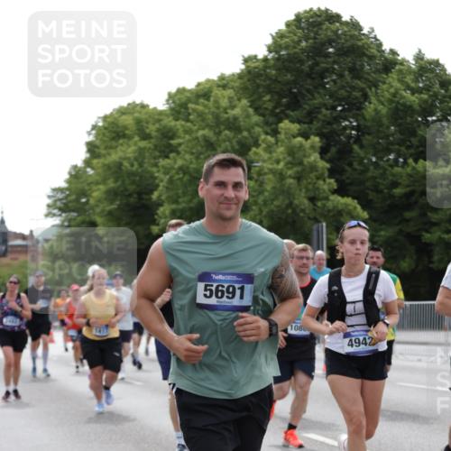 29.06.2025 - hella hamburg halbmarathon Jannik Wohlers http://msf.ph/oto/8267125 29.06.2025 10:33:32 Lombardsbrücke 1189, 1275, 1417, 1705, 1787, 1896, 2265, 2482, 2496, 2526, 3264, 3340, 3345, 3829, 4479, 4696, 4807, 4942, 5557, 5561, 5566, 5584, 5691, 5821, 5822, 5887, 6364, 6515, 6516, 6956, 7027, 7565, 8202, 8277, 8375, 8377, 8383, 8401, 9094, 9875, 9995, 10007, 10071, 10561, 10800, 11092, 11111, 11237, 11338, 11432, 11642, 12330, 12562, 12835, 13401, 13485, 13535, 13741, 13853, 13934, 14032, 14058, 14873, 15792, 15845, 17440, 17953, 19145, 19164 meine-sportfotos.de