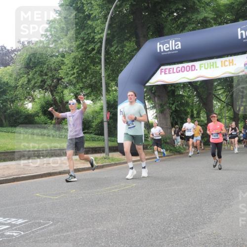 29.06.2025 - hella hamburg halbmarathon KatJ http://msf.ph/oto/8267130 29.06.2025 10:39:19 Zwischen KM18-KM19 1098, 7409, 8139 meine-sportfotos.de