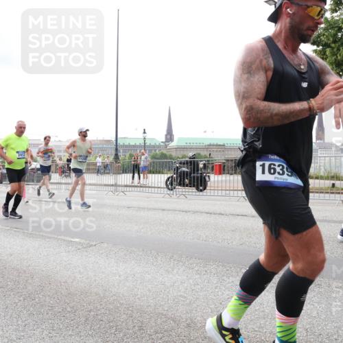 29.06.2025 - hella hamburg halbmarathon Lena Gebhardt http://msf.ph/oto/8267244 29.06.2025 10:34:45 Lombardsbrücke 1025, 1672, 2023, 2355, 2412, 2464, 2510, 2511, 2801, 3130, 3420, 4540, 4824, 4826, 4884, 5453, 5609, 6034, 6105, 6171, 6310, 6329, 6335, 6379, 6397, 6571, 6574, 6843, 7020, 7299, 7386, 7644, 7733, 8369, 8705, 8793, 8965, 9122, 9164, 9248, 9379, 9448, 9514, 10335, 10358, 10464, 10564, 10606, 10674, 11122, 11245, 11646, 11872, 12019, 12164, 12236, 12382, 12764, 13957, 15477, 16238, 16311, 16390, 16682, 16919, 17230, 18158, 18941 meine-sportfotos.de