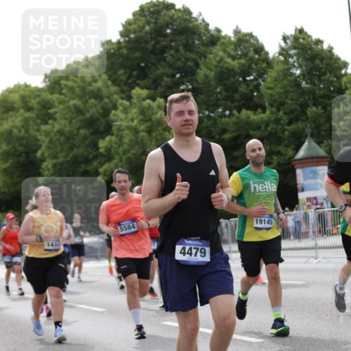 29.06.2025 - hella hamburg halbmarathon Jannik Wohlers http://msf.ph/oto/8267265 29.06.2025 10:33:34 Lombardsbrücke 1417, 1705, 1787, 1896, 2265, 2482, 2496, 2526, 2933, 3264, 3340, 3345, 3829, 3848, 4479, 4807, 4942, 5561, 5566, 5584, 5691, 5821, 5822, 5887, 6364, 6515, 6516, 6956, 7027, 7565, 8202, 8277, 8375, 8377, 8383, 8401, 9094, 9875, 9995, 10007, 10071, 10561, 10800, 11092, 11111, 11237, 11338, 11432, 11642, 12330, 12562, 12835, 13401, 13485, 13535, 13741, 13934, 14032, 14058, 14873, 14919, 15792, 15845, 16115, 16578, 17440, 17953, 19145, 19164 meine-sportfotos.de