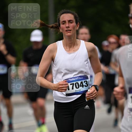 29.06.2025 - hella hamburg halbmarathon Dr. Thomas Lammeyer http://msf.ph/oto/8267289 29.06.2025 10:35:40 Kennedybrücke 1235, 1547, 1844, 2831, 2832, 3396, 3424, 3571, 3681, 4877, 4953, 5165, 5350, 5846, 5965, 6078, 6160, 6344, 6573, 6640, 7120, 8806, 8812, 8941, 9078, 9104, 9183, 9478, 9883, 10148, 10240, 10435, 10586, 10653, 11178 meine-sportfotos.de