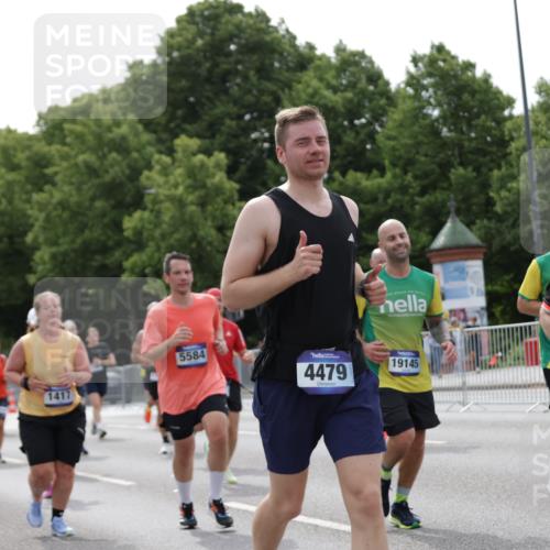 29.06.2025 - hella hamburg halbmarathon Jannik Wohlers http://msf.ph/oto/8267324 29.06.2025 10:33:34 Lombardsbrücke 1417, 1705, 1787, 1896, 2265, 2482, 2496, 2526, 2933, 3264, 3340, 3345, 3829, 3848, 4479, 4807, 4942, 5561, 5566, 5584, 5691, 5821, 5822, 5887, 6364, 6515, 6516, 6956, 7027, 7565, 8202, 8277, 8375, 8377, 8383, 8401, 9094, 9875, 9995, 10007, 10071, 10561, 10800, 11092, 11111, 11237, 11338, 11432, 11642, 12330, 12562, 12835, 13401, 13485, 13535, 13741, 13934, 14032, 14058, 14873, 14919, 15792, 15845, 16115, 16578, 17440, 17953, 19145, 19164 meine-sportfotos.de