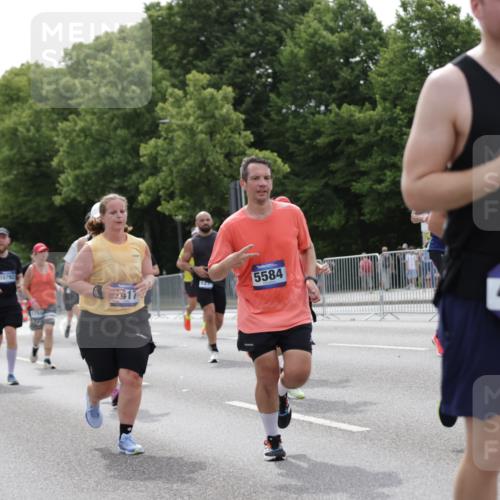 29.06.2025 - hella hamburg halbmarathon Jannik Wohlers http://msf.ph/oto/8267338 29.06.2025 10:33:35 Lombardsbrücke 1417, 1705, 1787, 2265, 2482, 2496, 2526, 2933, 3264, 3340, 3345, 3829, 3848, 4479, 4807, 4942, 5561, 5566, 5584, 5691, 6364, 6515, 6516, 6956, 7027, 7565, 8202, 8277, 8375, 8377, 8383, 8401, 9094, 9875, 9995, 10007, 10071, 10800, 11092, 11111, 11237, 11432, 11642, 11668, 12330, 12562, 13401, 13485, 13535, 13741, 13934, 14032, 14058, 14873, 14919, 15792, 15845, 16115, 16578, 17440, 17953, 19145, 19164 meine-sportfotos.de