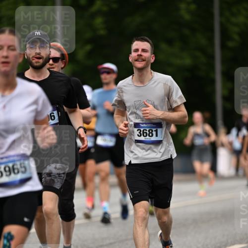 29.06.2025 - hella hamburg halbmarathon Dr. Thomas Lammeyer http://msf.ph/oto/8267347 29.06.2025 10:35:42 Kennedybrücke 1235, 1844, 2672, 2831, 2832, 3396, 3424, 3571, 3681, 4877, 4953, 5165, 5350, 5846, 5965, 6160, 6344, 6573, 6640, 7120, 8304, 8806, 9078, 9104, 9183, 9478, 9882, 9883, 10148, 10240, 10421, 10435, 10653, 11178 meine-sportfotos.de