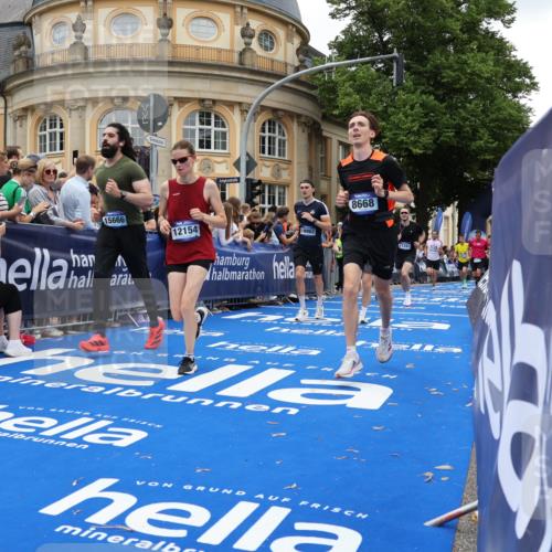 29.06.2025 - hella hamburg halbmarathon Strokosch-Dieckow http://msf.ph/oto/8267365 29.06.2025 10:45:37 Ziel 2138, 2415, 5047, 5623, 6071, 6711, 6831, 8374, 8668, 11291, 11495, 12154, 14062, 14764, 15666, 16617, 17332, 17674, 18862, 18878 meine-sportfotos.de
