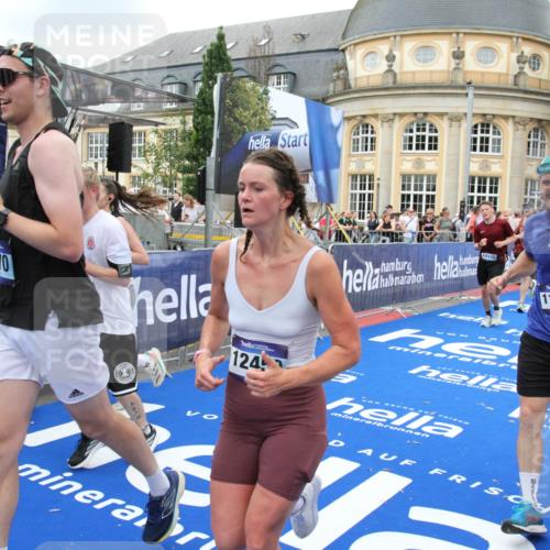 29.06.2025 - hella hamburg halbmarathon Michael Strokosch http://msf.ph/oto/8267376 29.06.2025 10:52:43 Ziel 2287, 2346, 2670, 3952, 3999, 5116, 6561, 6562, 7475, 9739, 9869, 10115, 11459, 11689, 12450, 12482, 13051, 14122, 15001, 16467 meine-sportfotos.de