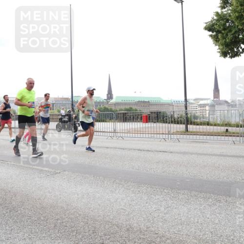 29.06.2025 - hella hamburg halbmarathon Lena Gebhardt http://msf.ph/oto/8267382 29.06.2025 10:34:46 Lombardsbrücke 1025, 1672, 2023, 2355, 2412, 2510, 2511, 2801, 3130, 3420, 4540, 4824, 4826, 4884, 5453, 5609, 6034, 6105, 6171, 6310, 6329, 6335, 6379, 6397, 6571, 6574, 6843, 7020, 7299, 7386, 7644, 7733, 8369, 8705, 8793, 8965, 9122, 9164, 9248, 9379, 9448, 9514, 10335, 10358, 10464, 10564, 10606, 10674, 11122, 11245, 11646, 11872, 12019, 12164, 12236, 12382, 12764, 13957, 15477, 16238, 16311, 16390, 16682, 16919, 17230, 18158, 18941 meine-sportfotos.de