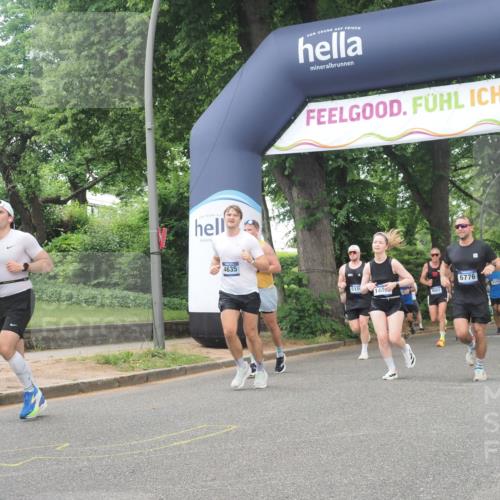 29.06.2025 - hella hamburg halbmarathon KatJ http://msf.ph/oto/8267451 29.06.2025 10:39:22 Zwischen KM18-KM19 4635, 6776, 7409 meine-sportfotos.de