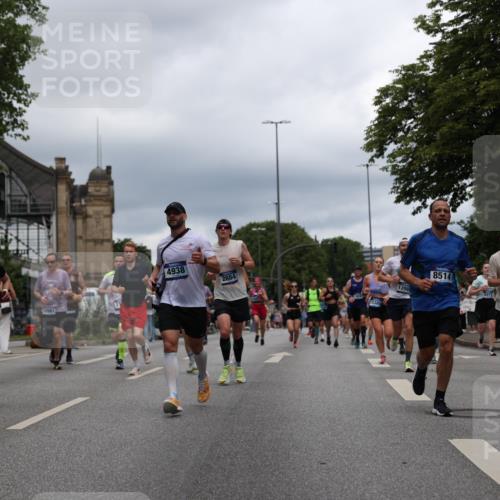 29.06.2025 - hella hamburg halbmarathon Yannick Fuchs http://msf.ph/oto/8267485 29.06.2025 10:48:52 20KM 1125, 1327, 1496, 1506, 1628, 2029, 2119, 2474, 2561, 2771, 2884, 2955, 3041, 3652, 3791, 3794, 3945, 4029, 4231, 4868, 4903, 4938, 5319, 6355, 6433, 6443, 6587, 6891, 6938, 8487, 8514, 8698, 8973, 10191, 10192, 10368, 10376, 11184, 11333, 11568, 11747, 11797, 11799, 11976, 12186, 12526, 12584, 12961, 13267, 13988, 14036, 14175, 14592, 14638, 14834, 14845, 14948, 15389, 15854, 15868, 15879, 16047, 16327, 17842, 18031, 18380 meine-sportfotos.de