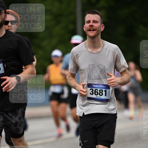 29.06.2025 - hella hamburg halbmarathon Dr. Thomas Lammeyer http://msf.ph/oto/8267537 29.06.2025 10:35:43 Kennedybrücke 1235, 1844, 2672, 2831, 2832, 3396, 3424, 3571, 3681, 4877, 4953, 5165, 5350, 5846, 5965, 6160, 6344, 6573, 6640, 7120, 7816, 8304, 8806, 9078, 9104, 9183, 9478, 9882, 9883, 10148, 10240, 10421, 10435, 10653, 11178 meine-sportfotos.de