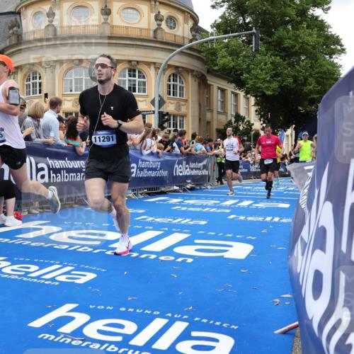 29.06.2025 - hella hamburg halbmarathon Strokosch-Dieckow http://msf.ph/oto/8267540 29.06.2025 10:45:40 Ziel 4854, 5047, 5623, 6071, 6290, 6711, 8668, 11291, 11495, 12154, 13975, 14374, 14764, 15666, 16617, 17332, 17674, 17835, 18862, 18878 meine-sportfotos.de