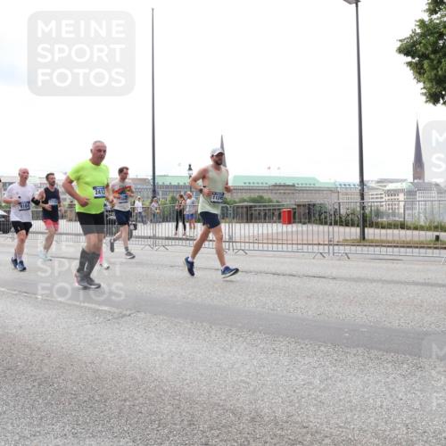 29.06.2025 - hella hamburg halbmarathon Lena Gebhardt http://msf.ph/oto/8267563 29.06.2025 10:34:46 Lombardsbrücke 1025, 1672, 2023, 2355, 2412, 2510, 2511, 2801, 3130, 3420, 4540, 4824, 4826, 4884, 5453, 5609, 6034, 6105, 6171, 6310, 6329, 6335, 6379, 6397, 6571, 6574, 6843, 7020, 7299, 7386, 7644, 7733, 8369, 8705, 8793, 8965, 9122, 9164, 9248, 9379, 9448, 9514, 10335, 10358, 10464, 10564, 10606, 10674, 11122, 11245, 11646, 11872, 12019, 12164, 12236, 12382, 12764, 13957, 15477, 16238, 16311, 16390, 16682, 16919, 17230, 18158, 18941 meine-sportfotos.de