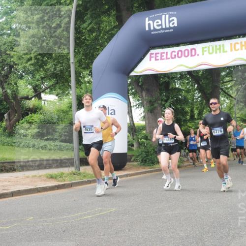 29.06.2025 - hella hamburg halbmarathon KatJ http://msf.ph/oto/8267578 29.06.2025 10:39:22 Zwischen KM18-KM19 4635, 6776, 7409 meine-sportfotos.de