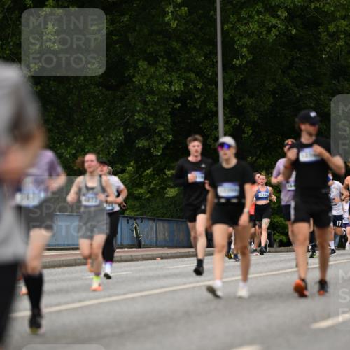 29.06.2025 - hella hamburg halbmarathon Dr. Thomas Lammeyer http://msf.ph/oto/8267581 29.06.2025 10:35:43 Kennedybrücke 1235, 1844, 2672, 2831, 2832, 3396, 3424, 3571, 3681, 4877, 4953, 5165, 5350, 5846, 5965, 6160, 6344, 6573, 6640, 7120, 7816, 8304, 8806, 9078, 9104, 9183, 9478, 9882, 9883, 10148, 10240, 10421, 10435, 10653, 11178 meine-sportfotos.de