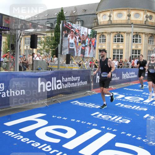 29.06.2025 - hella hamburg halbmarathon Michael Strokosch http://msf.ph/oto/8267628 29.06.2025 10:52:47 Ziel 2287, 2346, 3999, 5116, 5169, 5194, 7475, 8172, 9065, 9163, 9869, 10115, 11459, 12482, 14122, 14805, 16467, 17198, 18331, 19244 meine-sportfotos.de