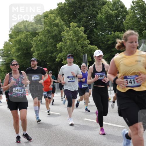 29.06.2025 - hella hamburg halbmarathon Jannik Wohlers http://msf.ph/oto/8267663 29.06.2025 10:33:36 Lombardsbrücke 1417, 1705, 1787, 2265, 2482, 2496, 2526, 2933, 3264, 3340, 3345, 3829, 3848, 4479, 4807, 4942, 5561, 5566, 5584, 5691, 6364, 6515, 6516, 6956, 7027, 7565, 8202, 8277, 8375, 8377, 8383, 8401, 9094, 9875, 9995, 10007, 10071, 10800, 11092, 11111, 11237, 11432, 11642, 11668, 12330, 12562, 13401, 13485, 13535, 13741, 13934, 14032, 14058, 14873, 14919, 15792, 15845, 16115, 16578, 17440, 17953, 18044, 19145, 19164 meine-sportfotos.de