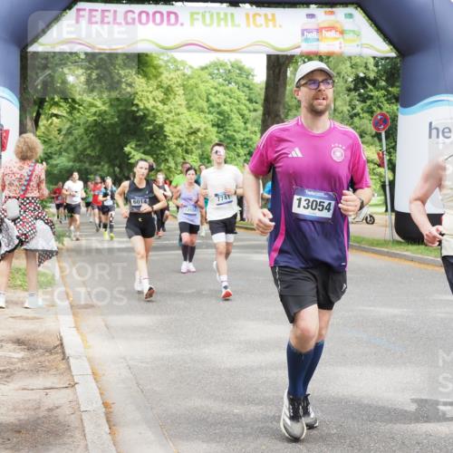29.06.2025 - hella hamburg halbmarathon MichiJ http://msf.ph/oto/8267665 29.06.2025 10:55:00 Zwischen KM18-KM19 2594, 2852, 4494, 6014, 6089, 6181, 7741, 9527, 12556, 13054, 15462, 16186 meine-sportfotos.de