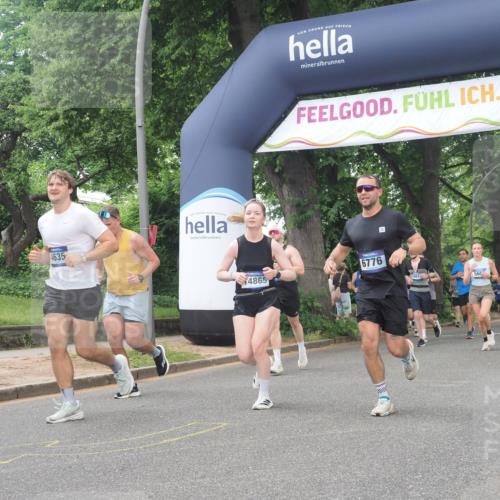 29.06.2025 - hella hamburg halbmarathon KatJ http://msf.ph/oto/8267717 29.06.2025 10:39:22 Zwischen KM18-KM19 4635, 6776, 7409 meine-sportfotos.de