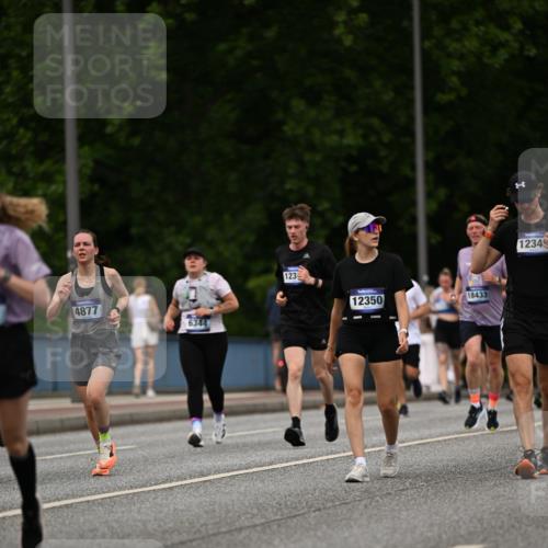 29.06.2025 - hella hamburg halbmarathon Dr. Thomas Lammeyer http://msf.ph/oto/8267740 29.06.2025 10:35:44 Kennedybrücke 1235, 1844, 2672, 2831, 2832, 3358, 3396, 3424, 3571, 3681, 4877, 4953, 5165, 5350, 5846, 5965, 6160, 6344, 6573, 6640, 7120, 7295, 7334, 7816, 8304, 8806, 9078, 9104, 9183, 9478, 9882, 9883, 10148, 10240, 10421, 10435, 10653, 11178 meine-sportfotos.de