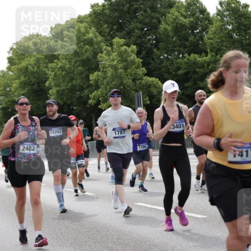 29.06.2025 - hella hamburg halbmarathon Jannik Wohlers http://msf.ph/oto/8267749 29.06.2025 10:33:37 Lombardsbrücke 1417, 1705, 1787, 2265, 2482, 2496, 2526, 2933, 3264, 3340, 3345, 3829, 3848, 4479, 4807, 5561, 5584, 5691, 6364, 6516, 6956, 7027, 7565, 8202, 8277, 8375, 8377, 8383, 8401, 9094, 9875, 9995, 10007, 10071, 10800, 11092, 11111, 11237, 11432, 11642, 11668, 12330, 12562, 12896, 13401, 13485, 13535, 13741, 13934, 14032, 14047, 14058, 14873, 14919, 15792, 15845, 16115, 16578, 17440, 17789, 17953, 18044, 19145, 19164 meine-sportfotos.de