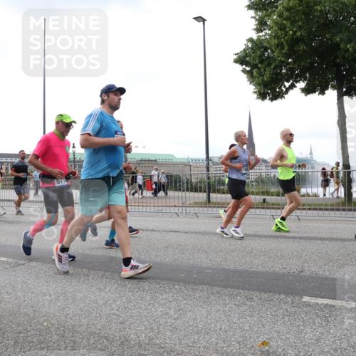 29.06.2025 - hella hamburg halbmarathon Lena Gebhardt http://msf.ph/oto/8267759 29.06.2025 10:46:15 Lombardsbrücke 1004, 1100, 1104, 1421, 1426, 1429, 1465, 1532, 1555, 1608, 1837, 1854, 1867, 1868, 2398, 2423, 2500, 2522, 2697, 2773, 2813, 2951, 2954, 2965, 3410, 4104, 4119, 4223, 4317, 4448, 4572, 5635, 5697, 5703, 5769, 5770, 5854, 5892, 6068, 6124, 6133, 6161, 6333, 6392, 6623, 7268, 7303, 7356, 7364, 7368, 7374, 7605, 7894, 7960, 7983, 8047, 8551, 8700, 9120, 9121, 9129, 9337, 9426, 9445, 10153, 10327, 10329, 10367, 10511, 11358, 11361, 11876, 11910, 12298, 12333, 12507, 12522 meine-sportfotos.de